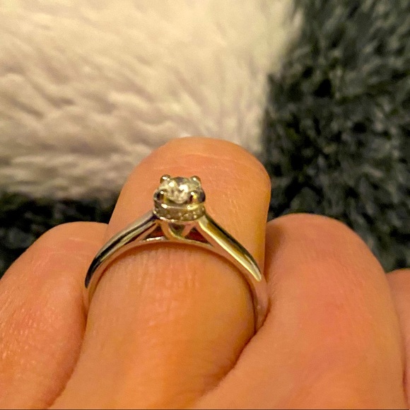 Engagement ring - Picture 1 of 5